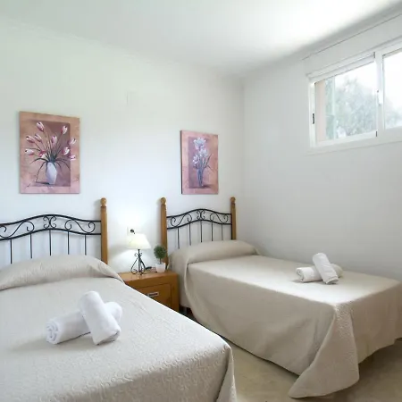 Nadaltenis By Interhome Calp