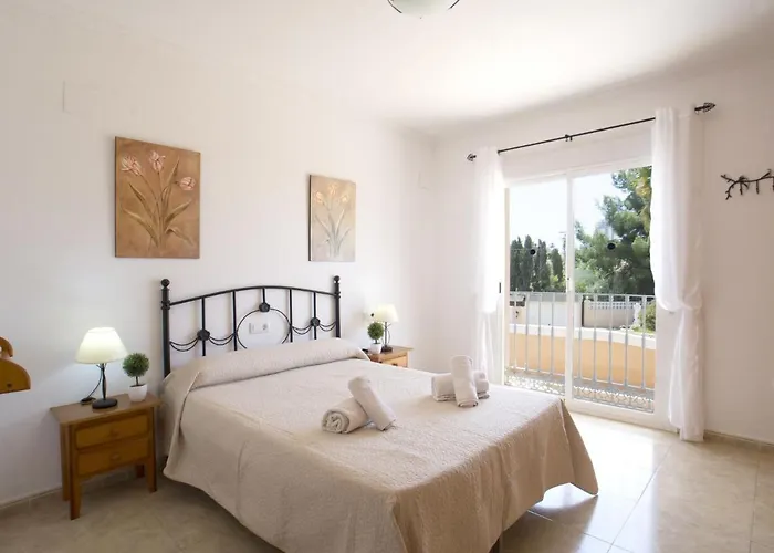 Nadaltenis By Interhome Calp